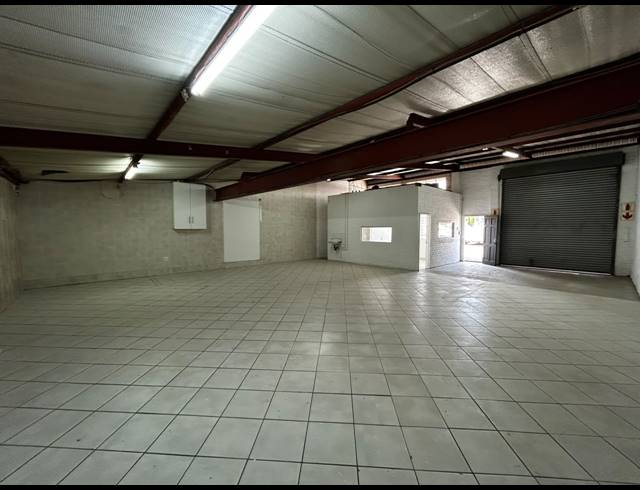 150M² WAREHOUSE TO LET IN WYNBERG